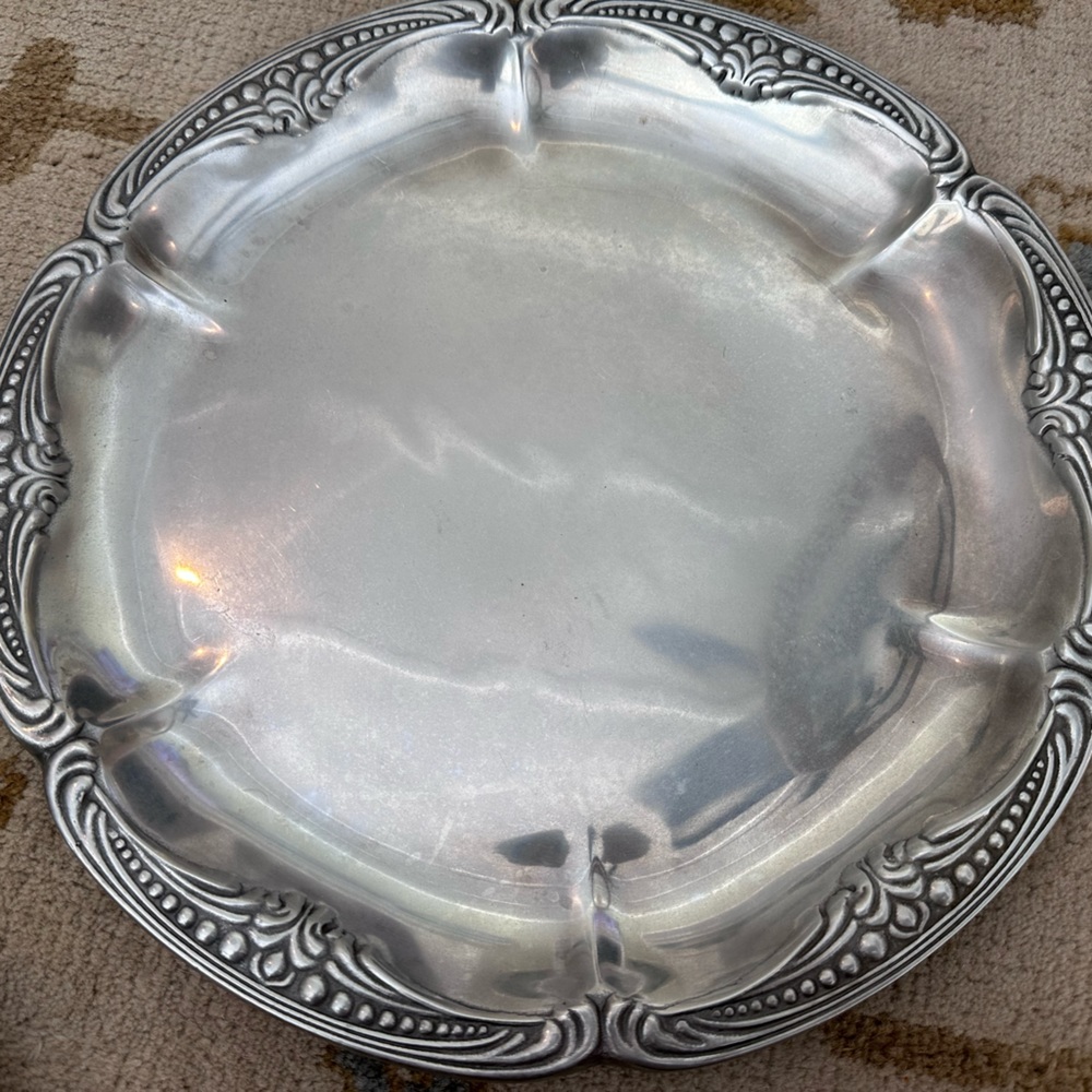 Wilton Armetale Belmont Round Tray